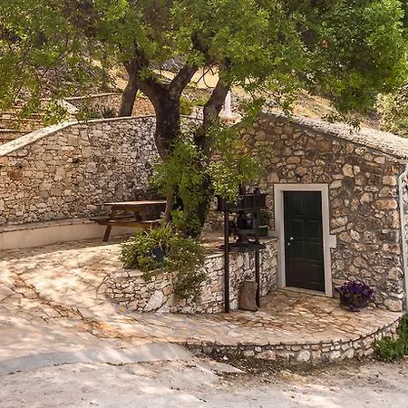 Castelli Villa Acharavi (Corfu)